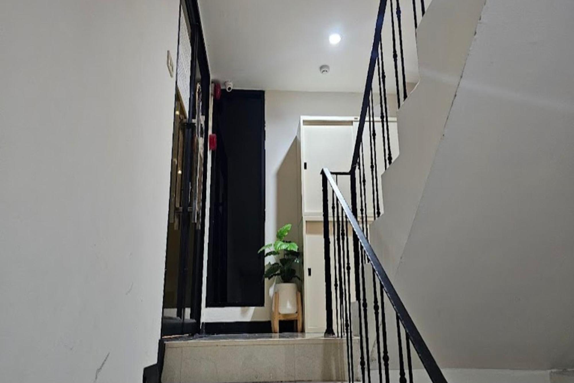 Bnb98 Silom Hotel Bangkok Exterior photo