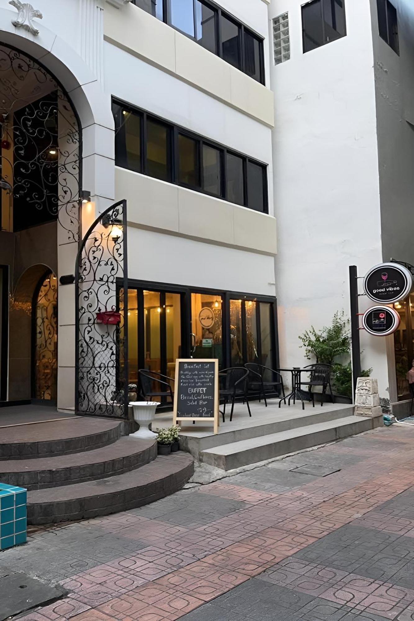 Bnb98 Silom Hotel Bangkok Exterior photo