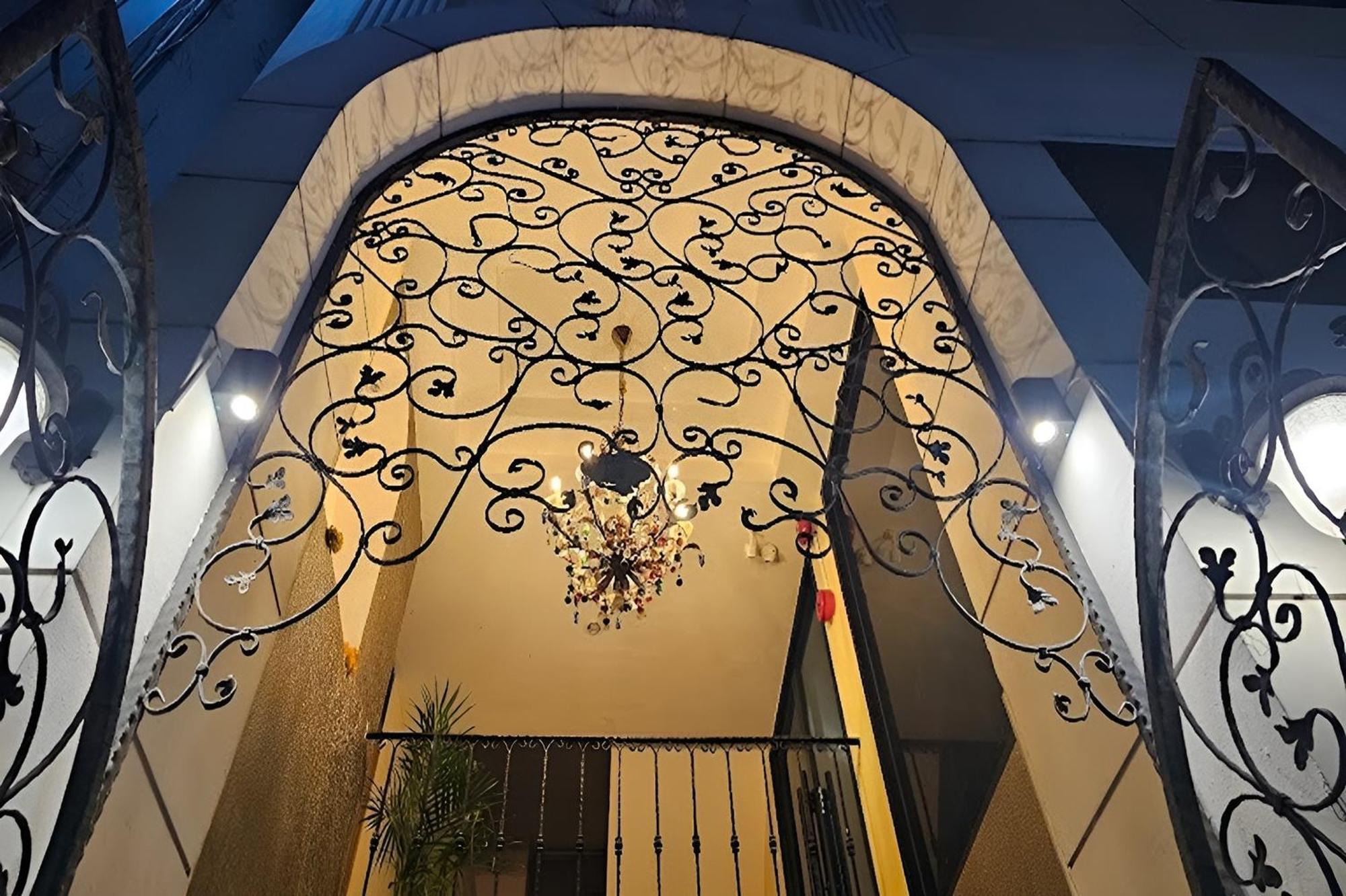 Bnb98 Silom Hotel Bangkok Exterior photo